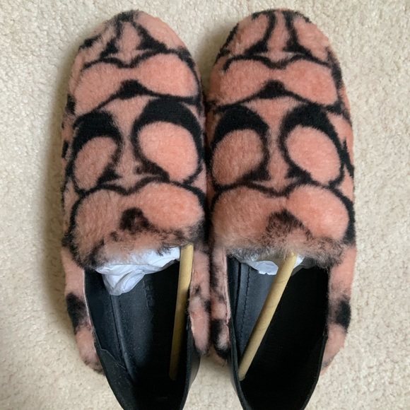 COACH HOLLY SHEARLING PINK AND BLACK LOGO SLIPPERS - Picture 13 of 16